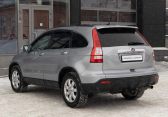Подержанный автомобиль Honda CR-V 2008 года (7 фото)