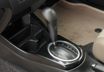 Подержанный автомобиль Honda Fit Shuttle 2012 года (15 фото)