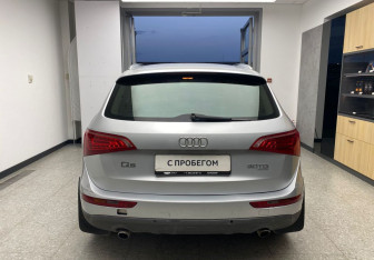 Подержанный автомобиль Audi Q5 2009 года (6 фото)