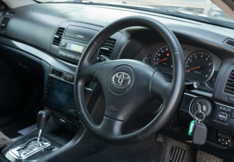 Подержанный автомобиль Toyota Mark II Wagon 2002 года (11 фото)