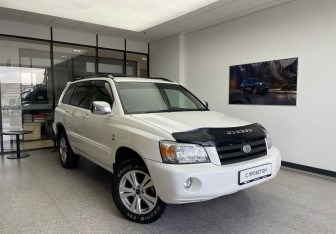 Подержанный автомобиль Toyota Kluger 2001 года (5 фото)