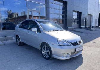 Подержанный автомобиль Suzuki Aerio Sedan 2003 года (3 фото)