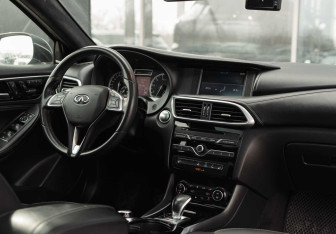 Подержанный автомобиль Infiniti QX30 2018 года (10 фото)