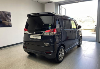 Подержанный автомобиль Suzuki Solio 2013 года (5 фото)