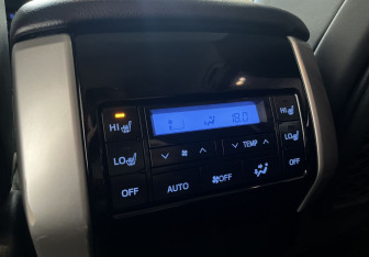 Подержанный автомобиль Toyota Land Cruiser Prado 2019 года (17 фото)