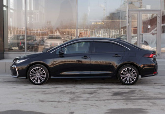 Подержанный автомобиль Toyota Corolla Sedan 2019 года (8 фото)
