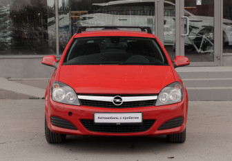 Подержанный автомобиль Opel Astra Hatchback 2010 года (2 фото)