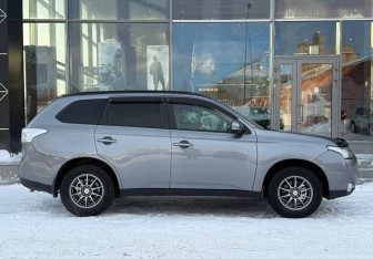 Подержанный автомобиль Mitsubishi Outlander 2012 года (4 фото)