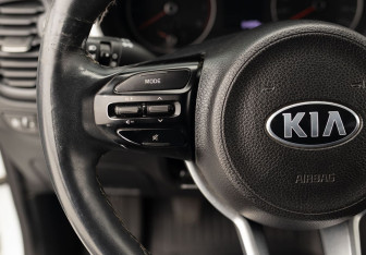 Подержанный автомобиль Kia Rio Sedan 2020 года (12 фото)