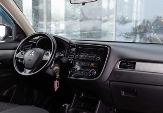 Подержанный автомобиль Mitsubishi Outlander 2013 года (10 фото)