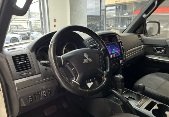 Подержанный автомобиль Mitsubishi Pajero 2020 года (7 фото)