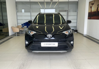 Подержанный автомобиль Toyota RAV4 2017 года (2 фото)