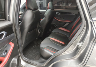 Подержанный автомобиль Geely Coolray 2023 года (14 фото)