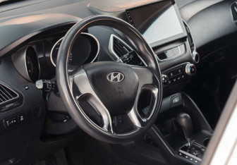 Подержанный автомобиль Hyundai Tucson 2010 года (11 фото)