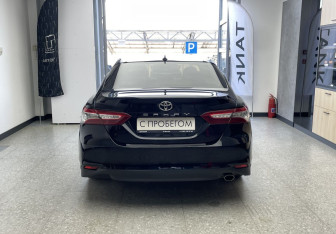 Подержанный автомобиль Toyota Camry Sedan 2020 года (5 фото)
