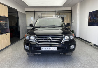 Подержанный автомобиль Toyota Land Cruiser Suv 2014 года (2 фото)