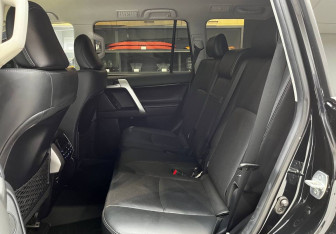 Подержанный автомобиль Toyota Land Cruiser Prado 2022 года (17 фото)