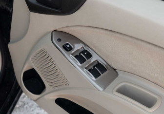 Подержанный автомобиль Mitsubishi Colt Wagon 2006 года (14 фото)