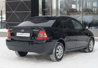 Подержанный автомобиль Toyota Corolla Sedan 2005 года (5 фото)