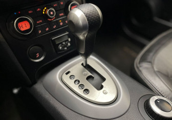 Подержанный автомобиль Nissan Qashqai 2007 года (14 фото)