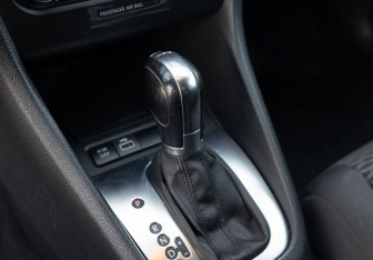 Подержанный автомобиль Volkswagen Gol 2011 года (14 фото)