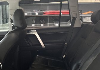 Подержанный автомобиль Toyota Land Cruiser Prado 2020 года (14 фото)