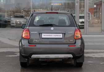 Подержанный автомобиль Suzuki SX4 Hatchback 2010 года (6 фото)