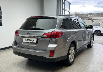 Подержанный автомобиль Subaru Legacy Wagon 2010 года (4 фото)