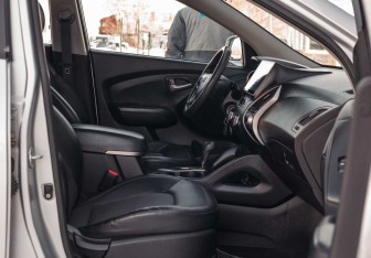 Подержанный автомобиль Hyundai Tucson 2010 года (17 фото)