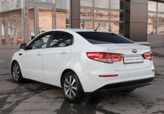 Подержанный автомобиль Kia Rio Sedan 2016 года (7 фото)