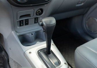 Подержанный автомобиль Toyota RAV4 2002 года (14 фото)