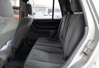 Подержанный автомобиль Honda CR-V 1997 года (15 фото)
