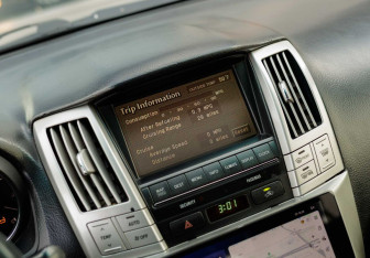 Подержанный автомобиль Lexus RX 2004 года (13 фото)