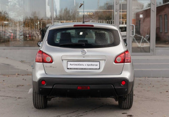 Подержанный автомобиль Nissan Qashqai 2007 года (6 фото)