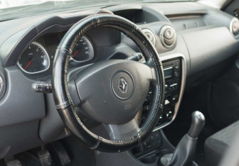 Подержанный автомобиль Renault Duster 2014 года (10 фото)