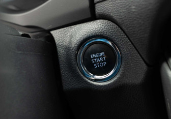 Подержанный автомобиль Toyota RAV4 2023 года (15 фото)