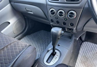 Подержанный автомобиль Suzuki Aerio Sedan 2003 года (14 фото)