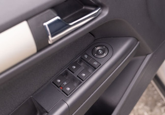 Подержанный автомобиль Opel Astra Sedan 2007 года (17 фото)