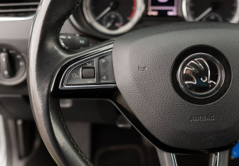 Подержанный автомобиль Skoda Octavia Liftback 2019 года (12 фото)