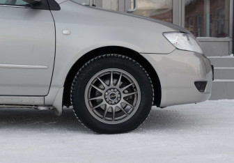 Подержанный автомобиль Toyota Corolla Sedan 2004 года (9 фото)