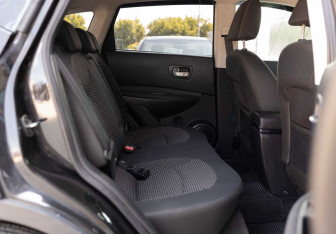 Подержанный автомобиль Nissan Qashqai 2007 года (17 фото)