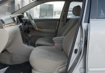 Подержанный автомобиль Toyota Corolla Sedan 2004 года (17 фото)