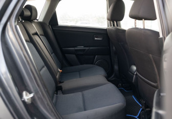 Подержанный автомобиль Mazda 3 Hatchback 2005 года (18 фото)