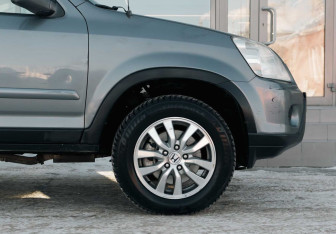 Подержанный автомобиль Honda CR-V 2005 года (9 фото)