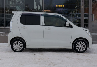 Подержанный автомобиль Suzuki Wagon R+ 2014 года (4 фото)