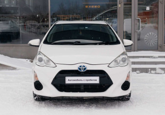 Подержанный автомобиль Toyota Aqua 2016 года (2 фото)