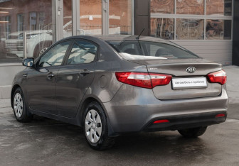 Подержанный автомобиль Kia Rio Sedan 2013 года (7 фото)
