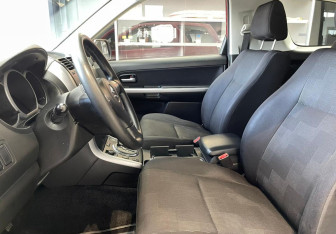 Подержанный автомобиль Suzuki Grand Vitara 2009 года (9 фото)