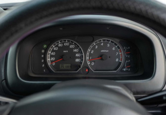 Подержанный автомобиль Suzuki Swift Hatchback 2004 года (12 фото)