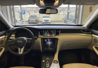 Подержанный автомобиль Infiniti QX50 2021 года (10 фото)